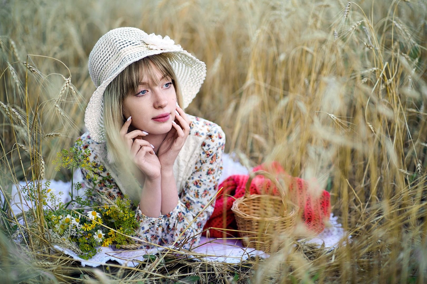 фотосъемка модели в поле