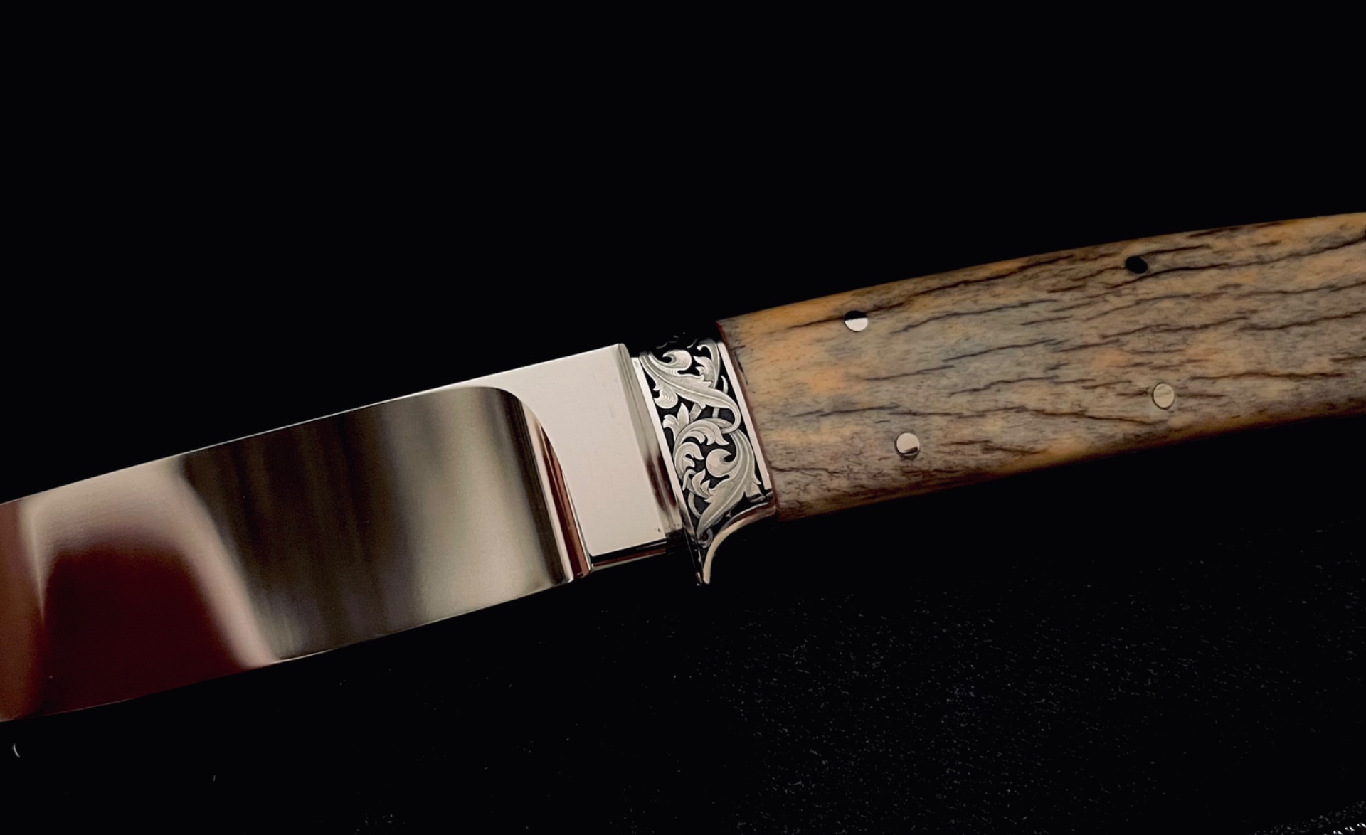 Гравировка больстера из нержавеющей стали